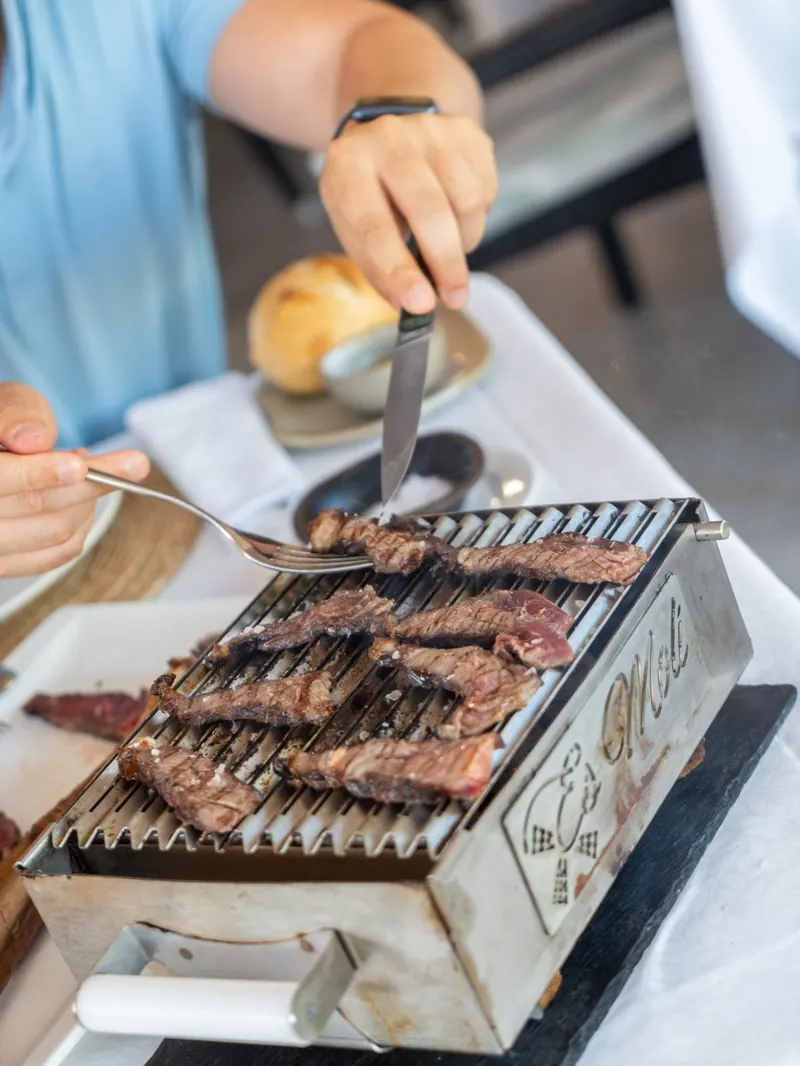 Carne a la piedra